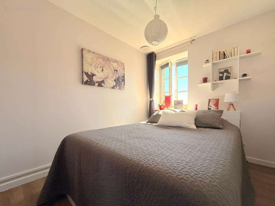 À vendre – Coup de cœur assuré! Authentique longère en pierre avec piscine – 143 m² – Terrain de 1 000 m² - photo 10