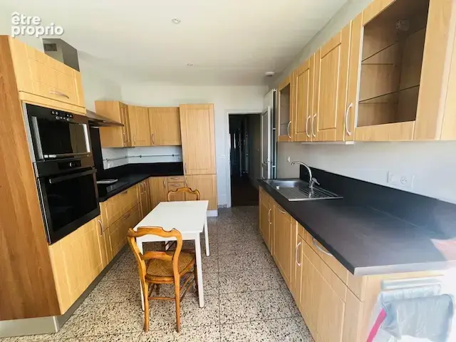 A vendre bel appartement annees 1900 bord de loire roanne 42300 - photo 2