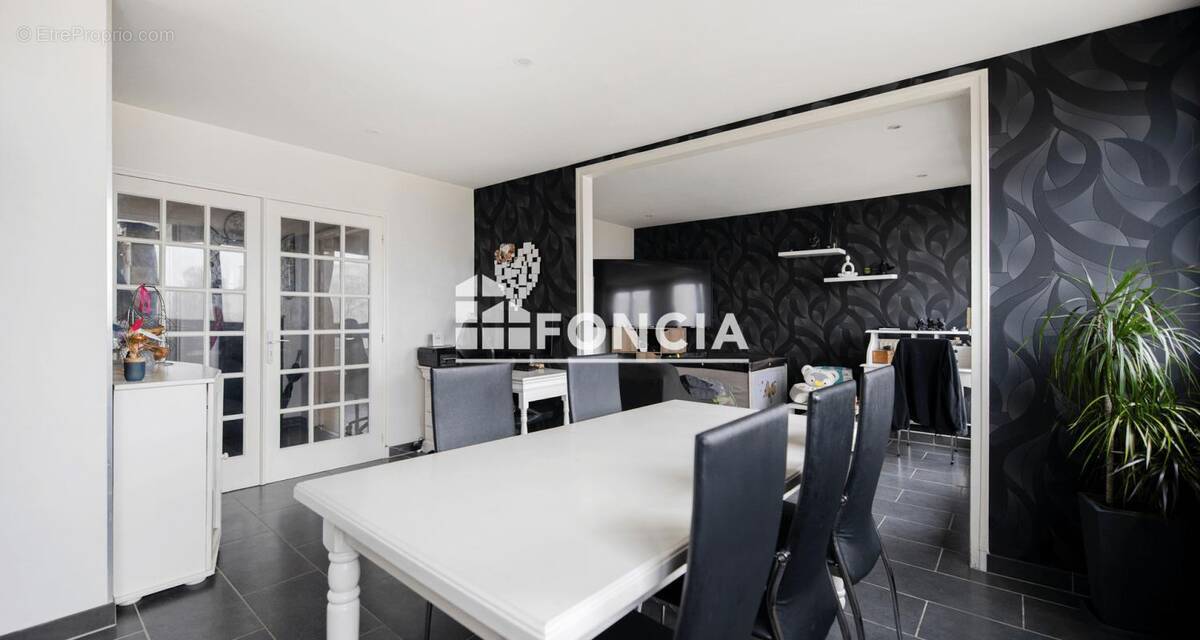 Appartement à FLEURY-LES-AUBRAIS