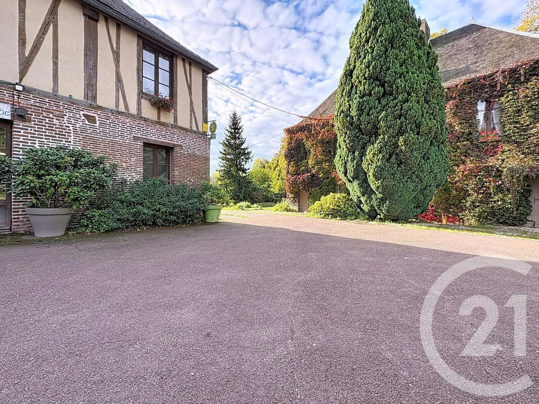 Maison 737 m² à Estissac  - photo 34