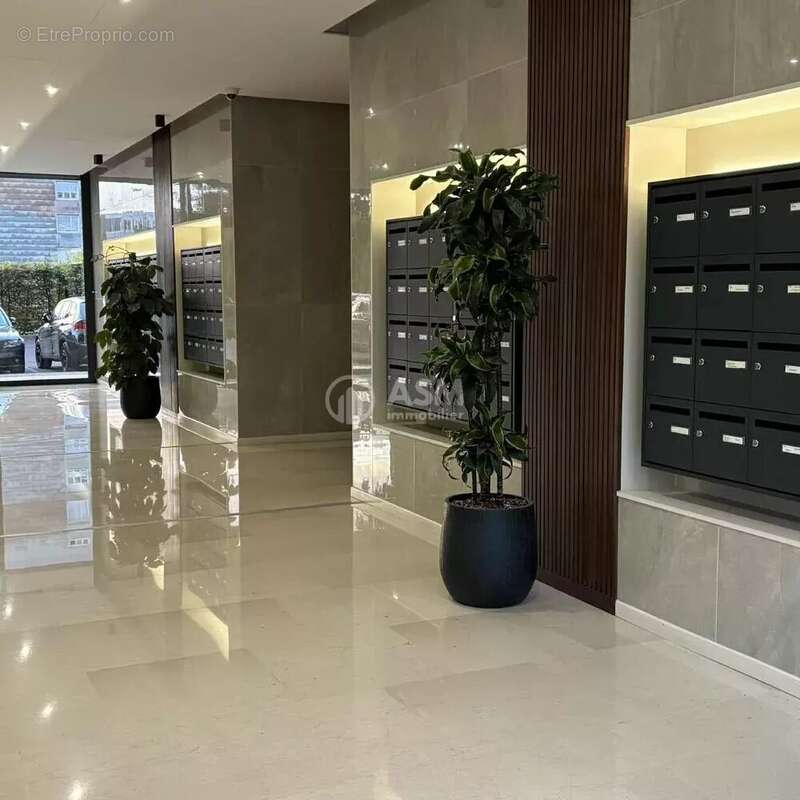 Appartement à LA GARENNE-COLOMBES