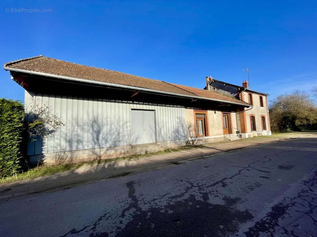 Maison à OUROUX-EN-MORVAN