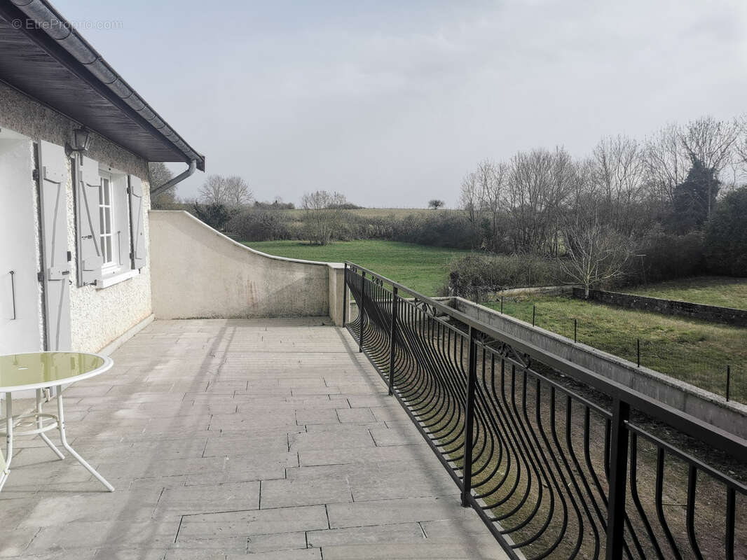 Maison à SAINT-BAUDILLE-DE-LA-TOUR