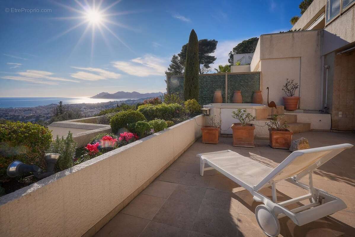 Appartement à LE CANNET