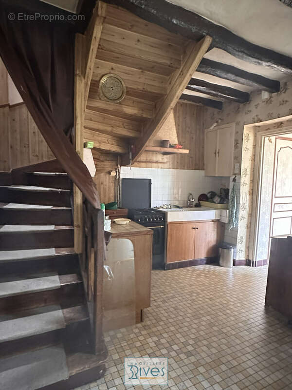 Maison à LA CHAPELLE-SAINT-LAUD