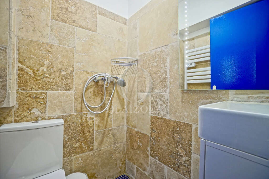 BIARRITZ HYPERCENTRE - T3 rénové de 38 m² avec 2 suites, à 400 m de la Grande Plage - photo 11
