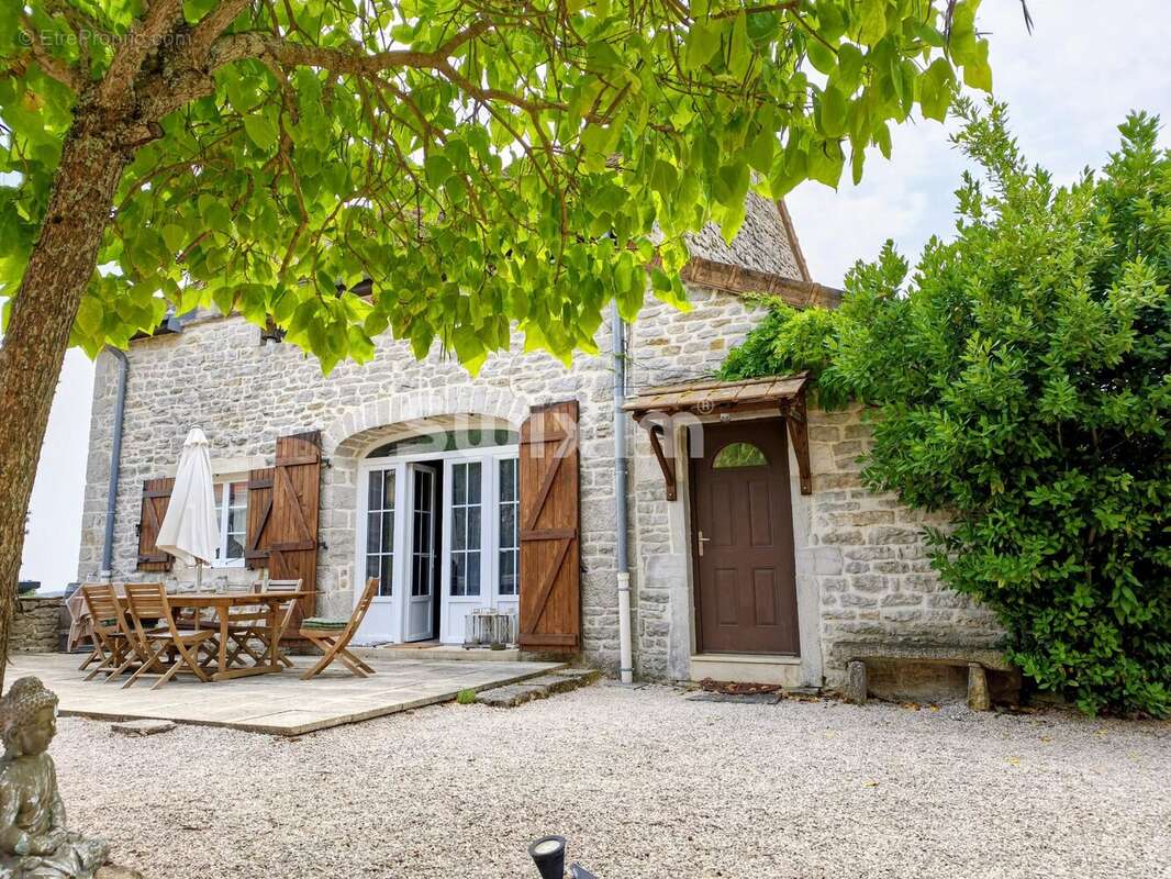 Maison de village en pierre - photo 2