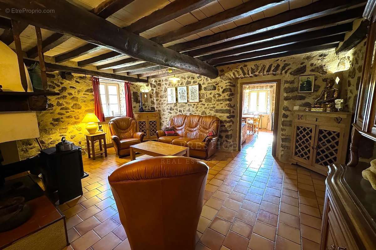 Maison à SAINT-LAURENT-DE-CERDANS