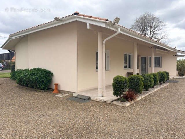 Maison à YGOS-SAINT-SATURNIN