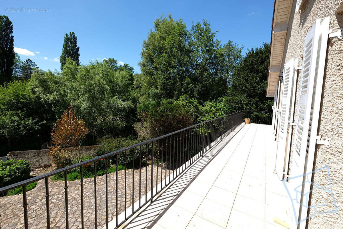 Maison à MILON-LA-CHAPELLE