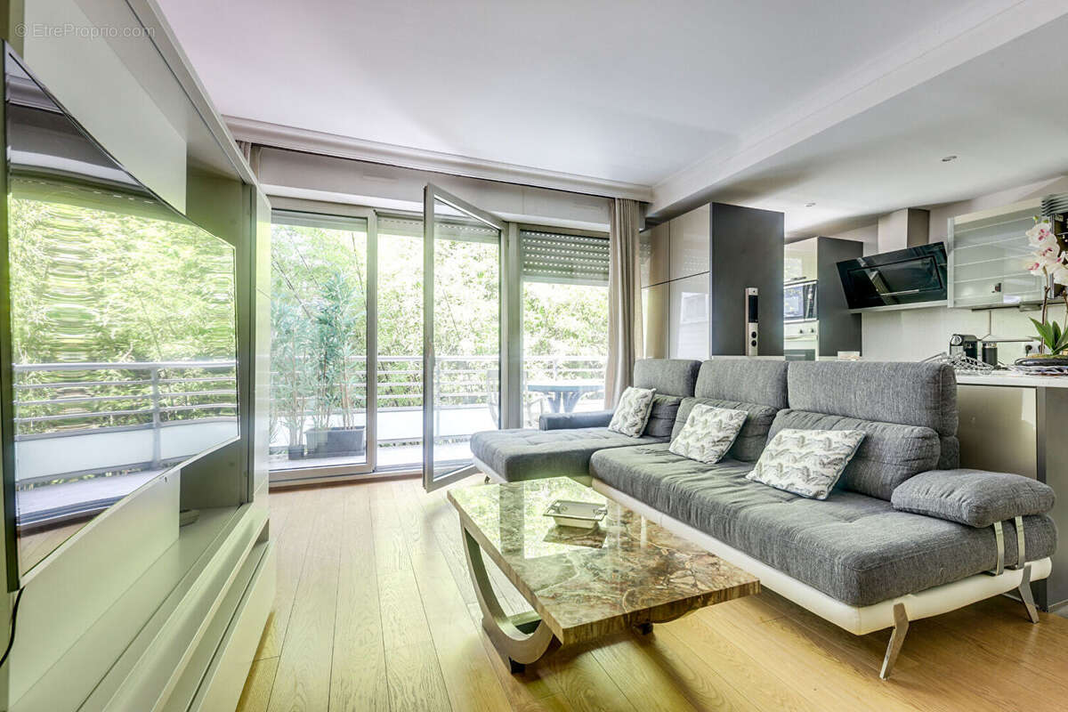 Appartement à PARIS-14E