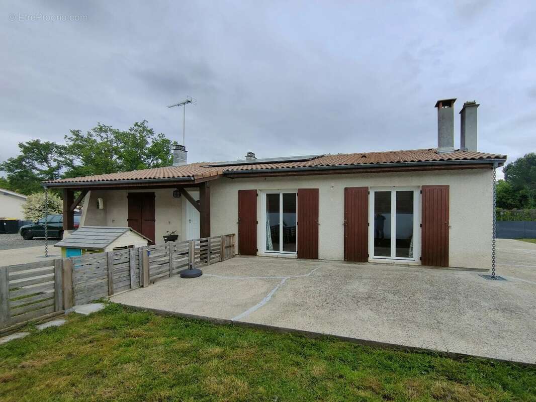 Maison à SAINT-MICHEL-DE-RIEUFRET