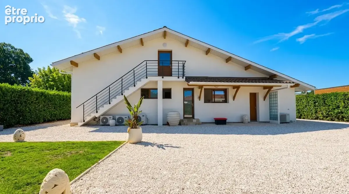Villa balinaise rénovée proche du Bourg de type 6 pièces de 180 m2 avec piscine - photo 4