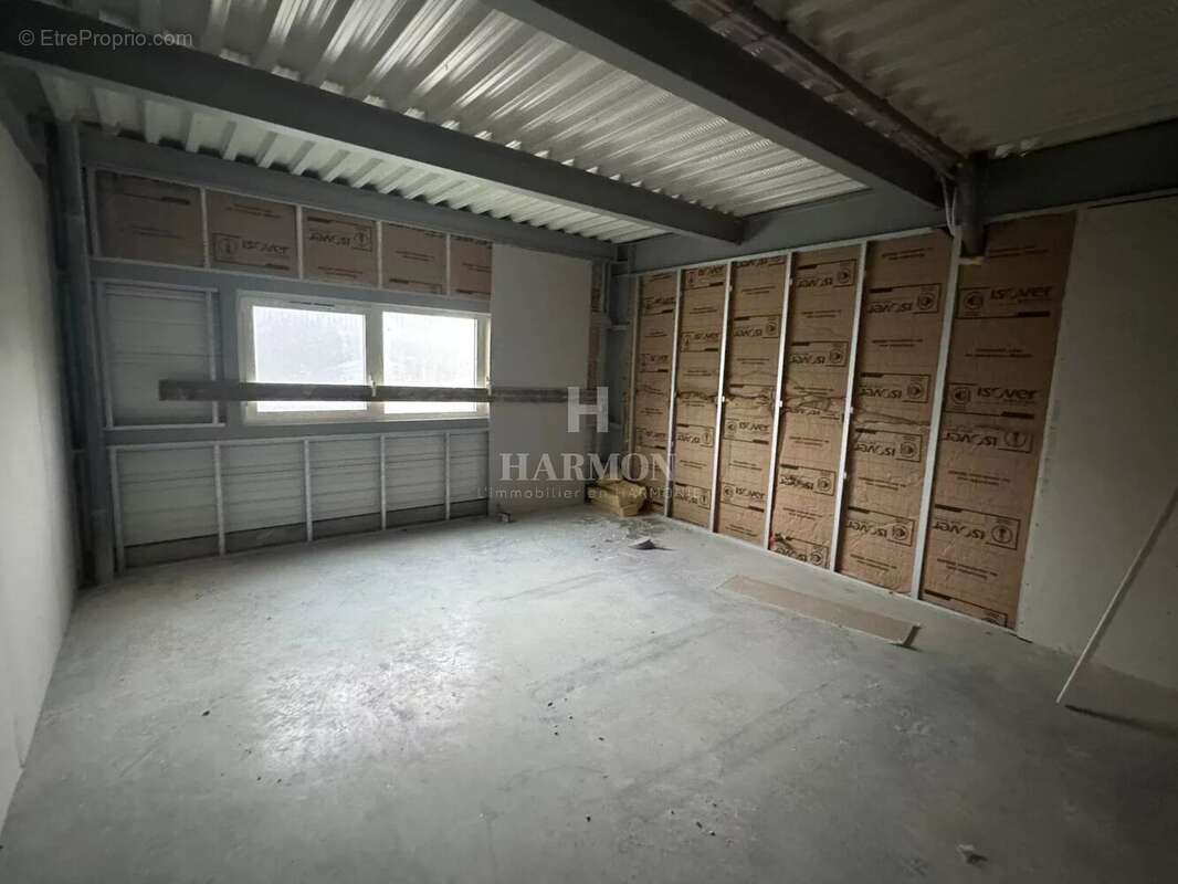 Commerce à MONTUSSAN