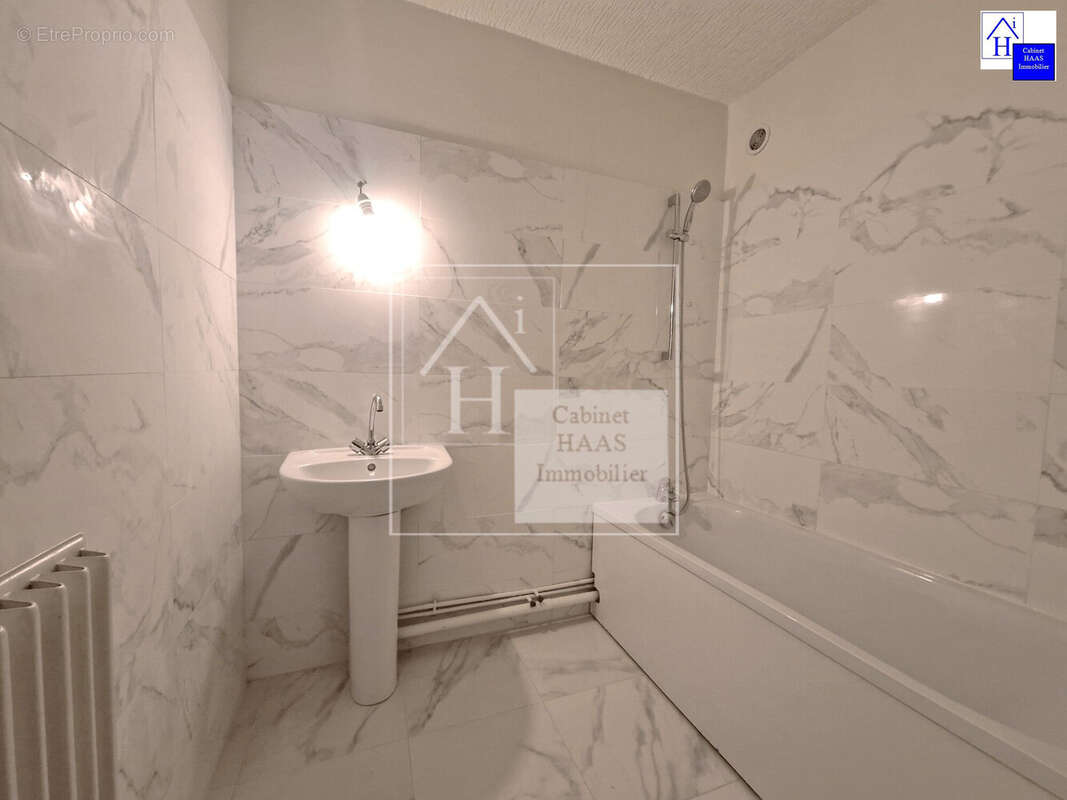 Salle d&#039;eau - Appartement à MAISONS-ALFORT