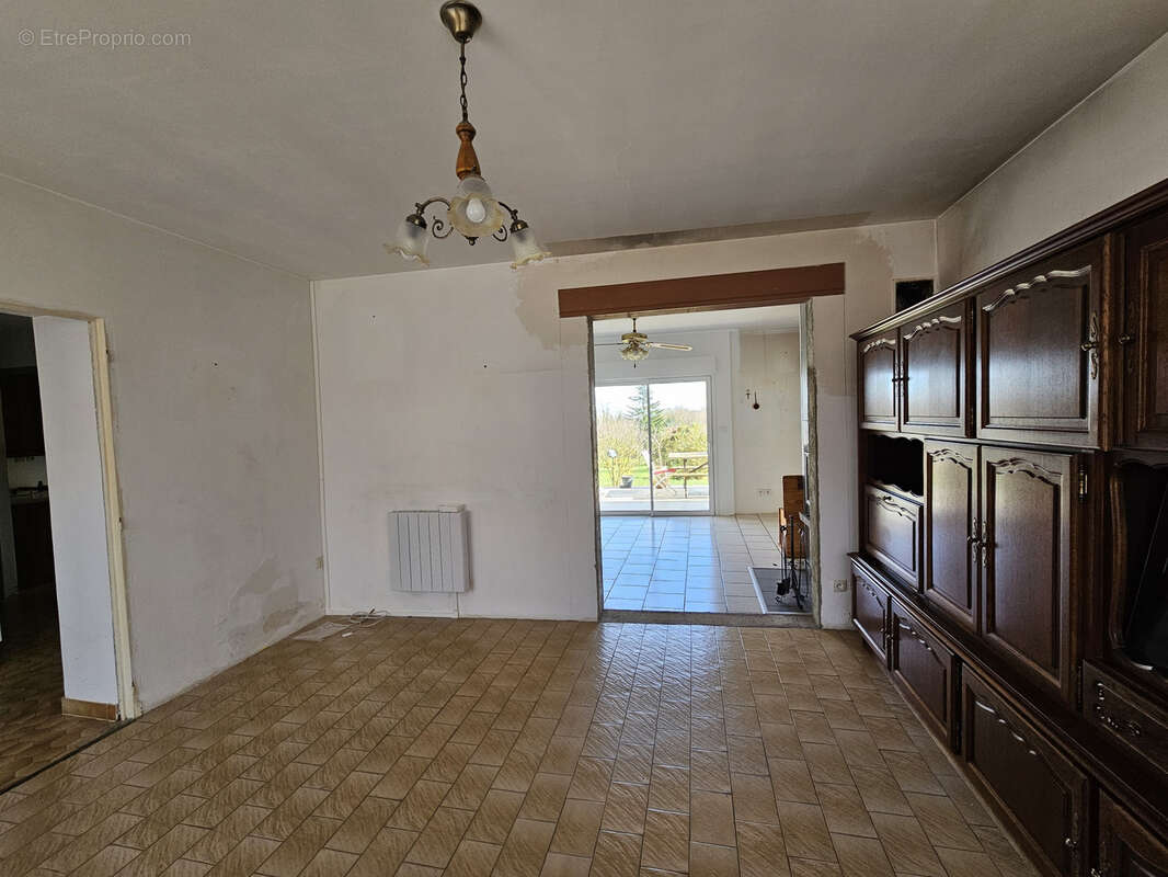 Bragny sur Saône, maison de plain pied à conforter - photo 9