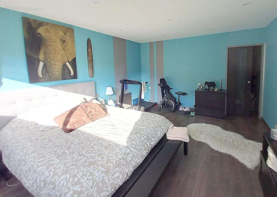 Maison familiale de 250 m² – 5 chambres - terrain 1569m² - au calme - photo 10