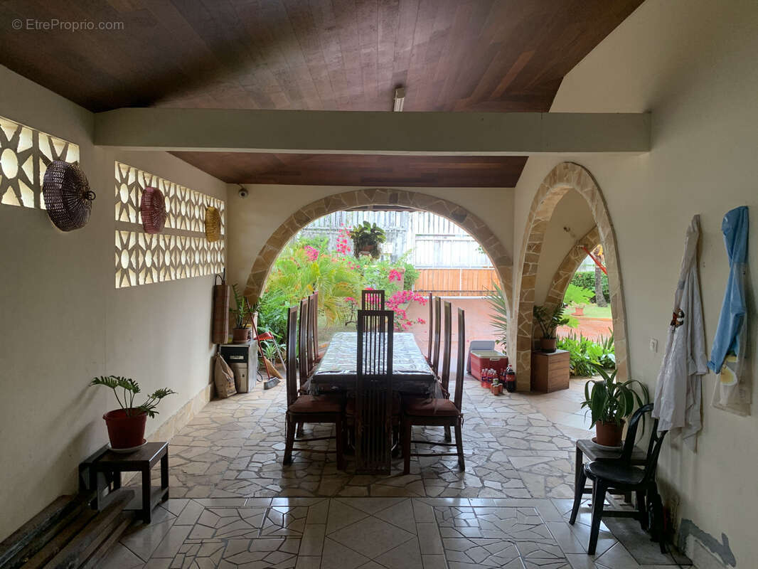 Maison à REMIRE-MONTJOLY