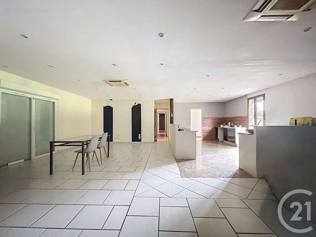 Maison à SAINT-VALERIEN