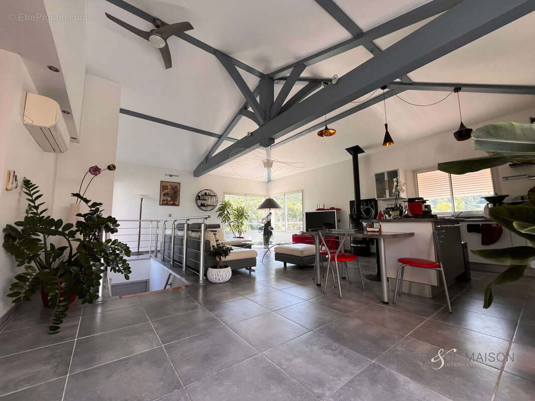 Maison à CARQUEIRANNE