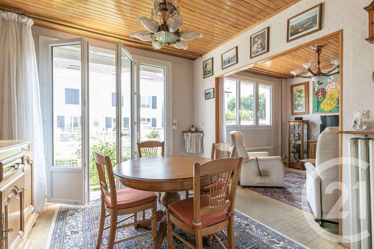 Maison à SAINT-MAUR-DES-FOSSES