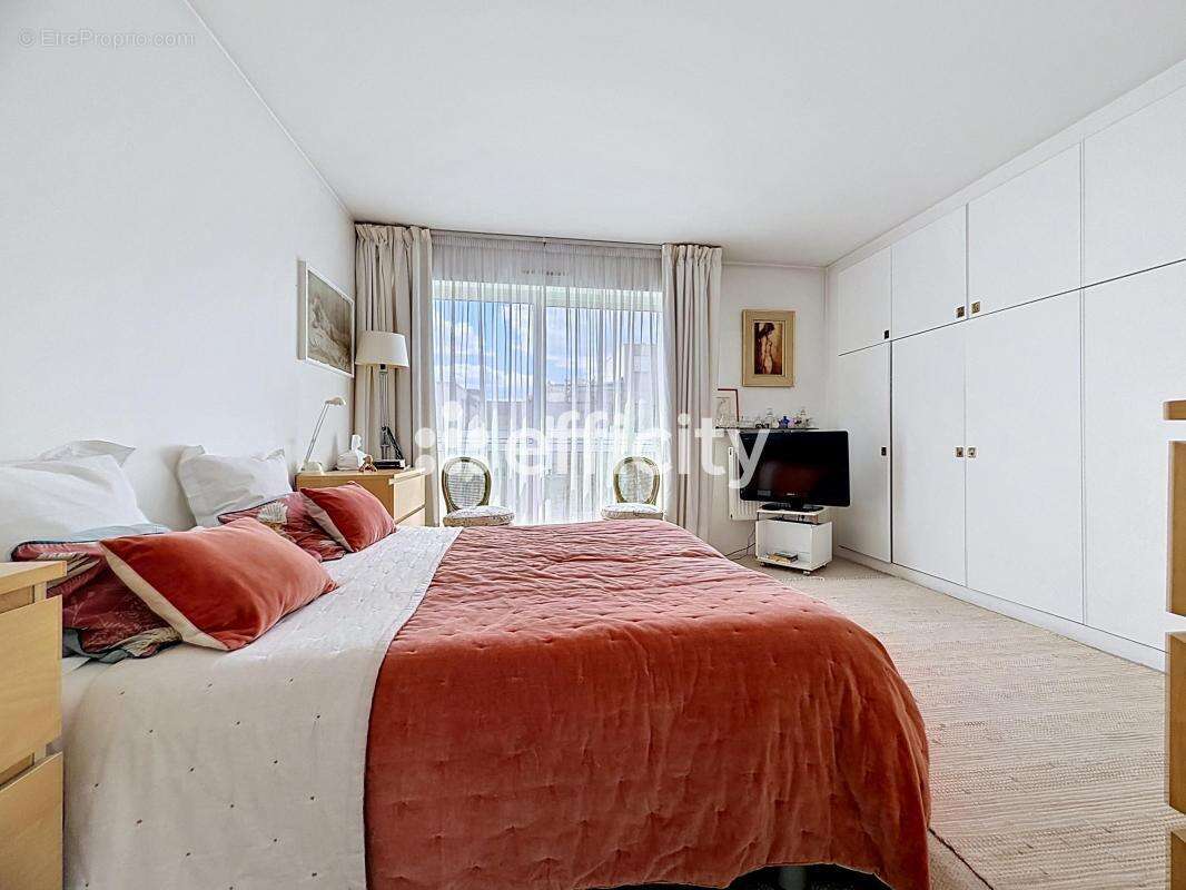 Appartement à NEUILLY-SUR-SEINE