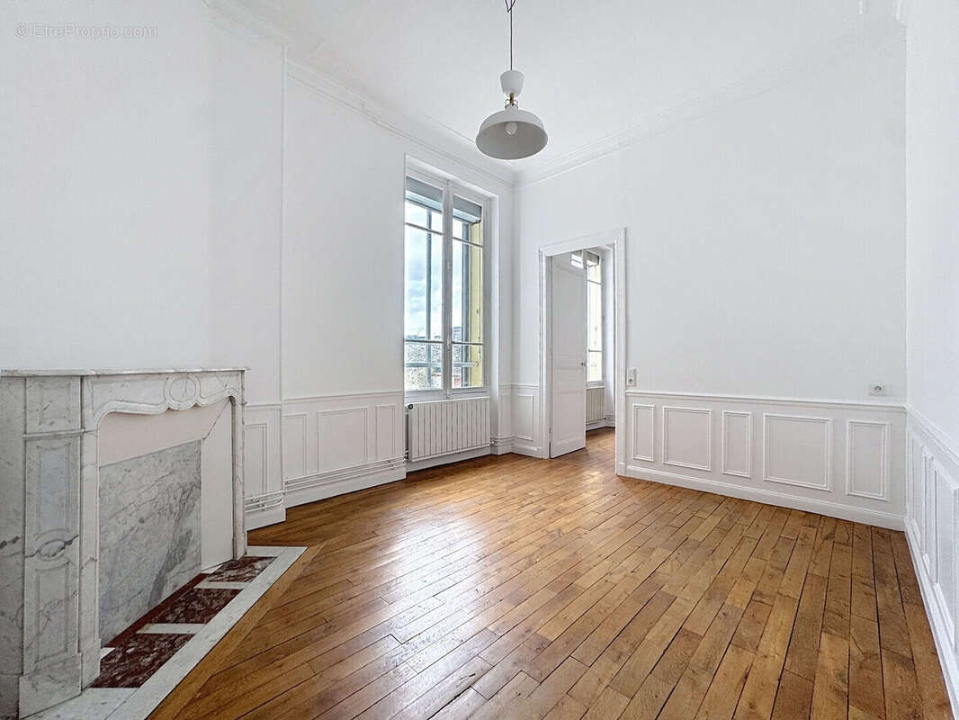 À vendre - rue de tambour - hyper centre de reims - appartement type 5 - 3 chambres - parking - cave - photo 12