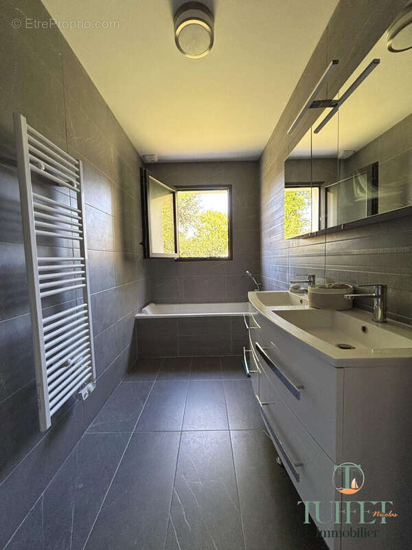 Maison 100 m² à Breuillet  - photo 7