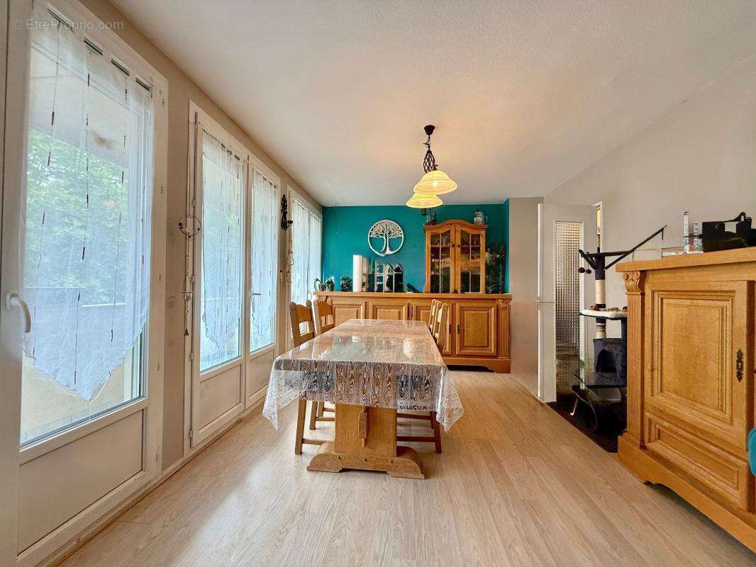 Appartement T4 de 74,45 m² à Chenôve- Balcon - Parking - 2ème étage - photo 4