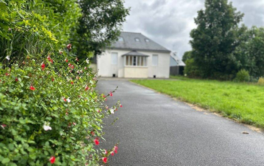 Maison à SAINT-THONAN