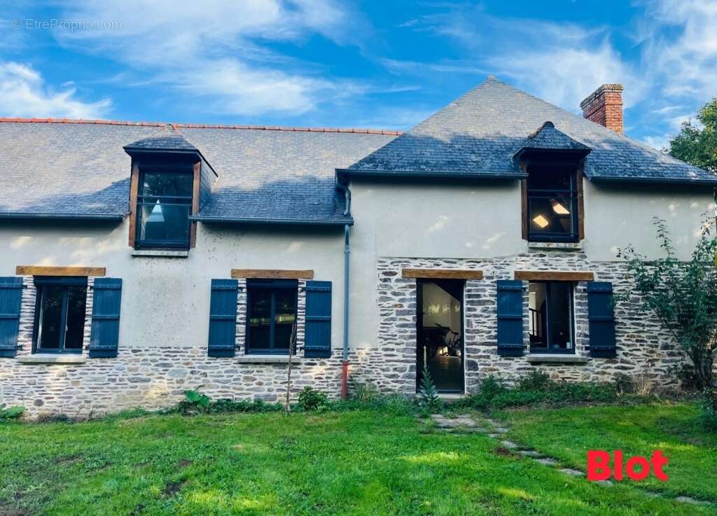 Maison à SAINT-ERBLON