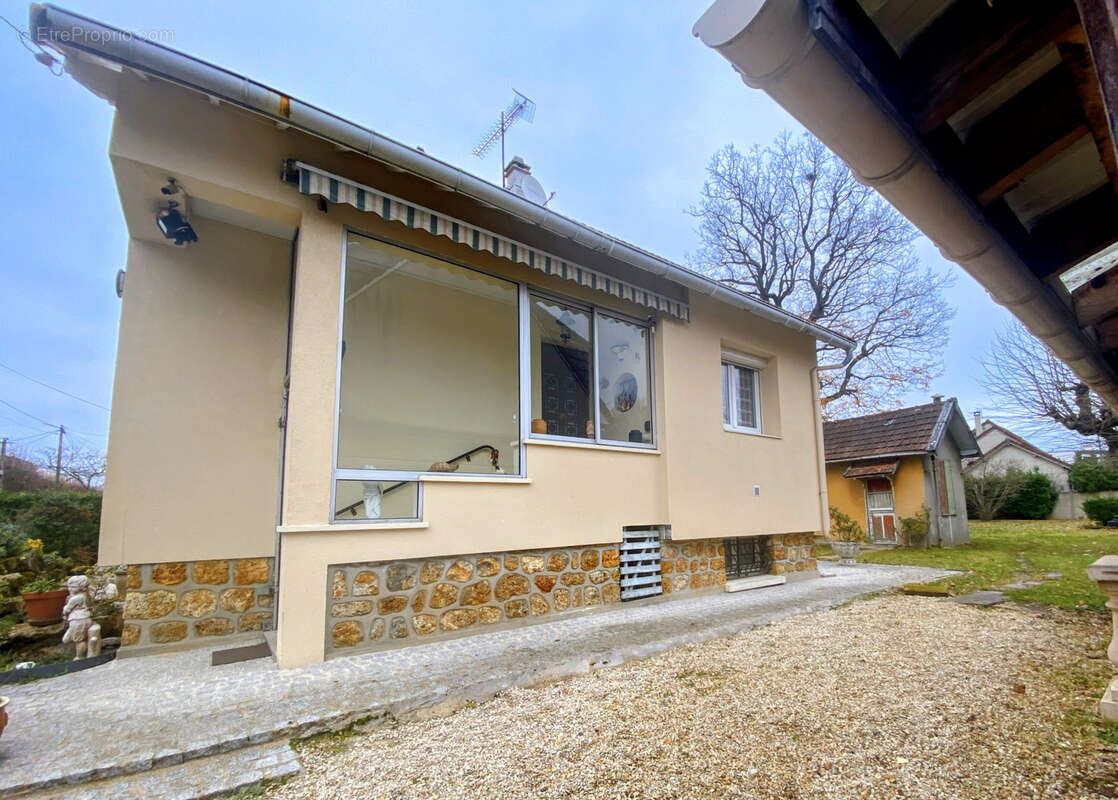 Maison à SAINTE-GENEVIEVE-DES-BOIS