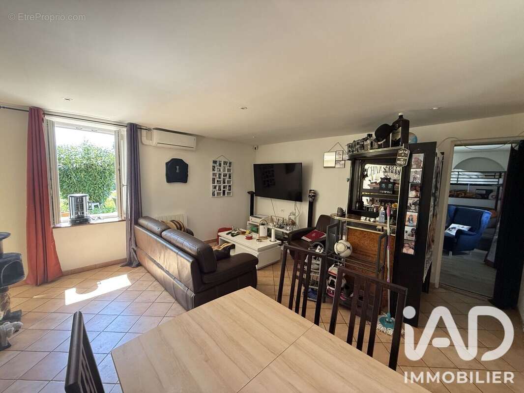 Maison 118 m² à Montceaux-Les-Provins  - photo 2