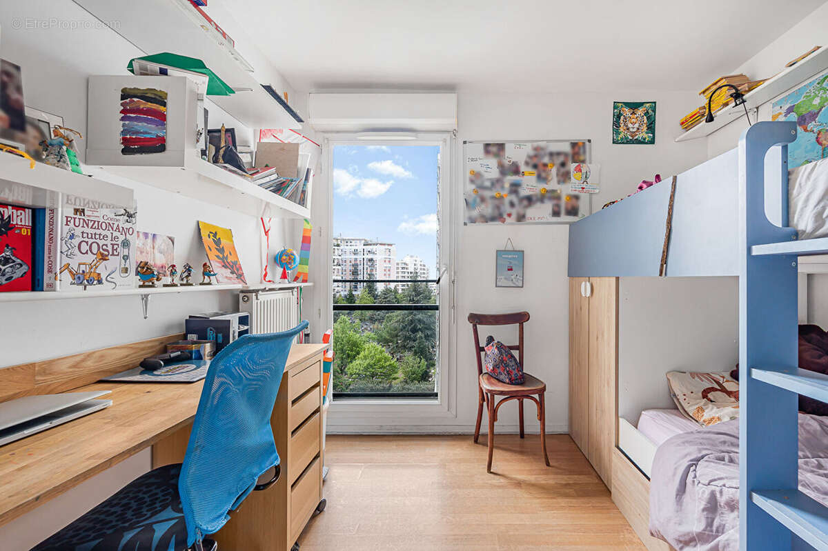 Appartement à COURBEVOIE