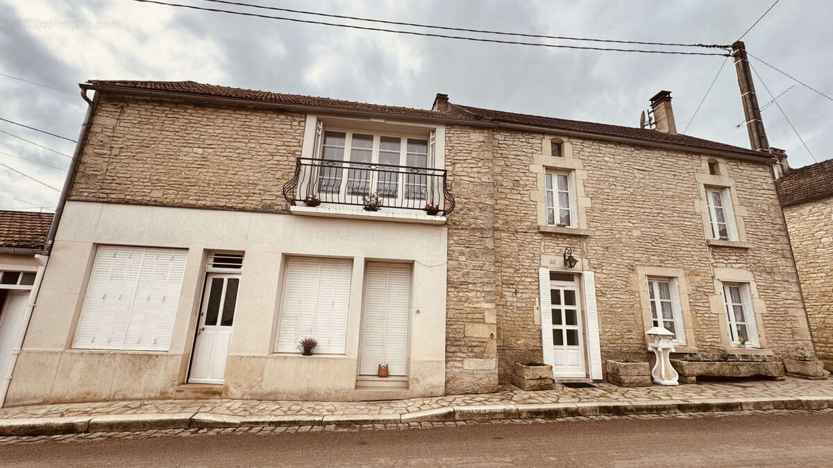 Maison en pierres apparentes située dans la vallée du Serein à MASSANGIS 165 580  €  F.A.I. - photo 2