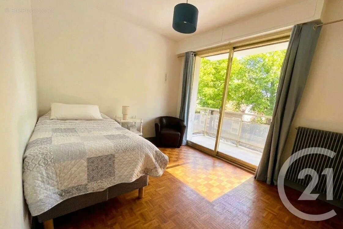 Appartement à SAINT-MAUR-DES-FOSSES