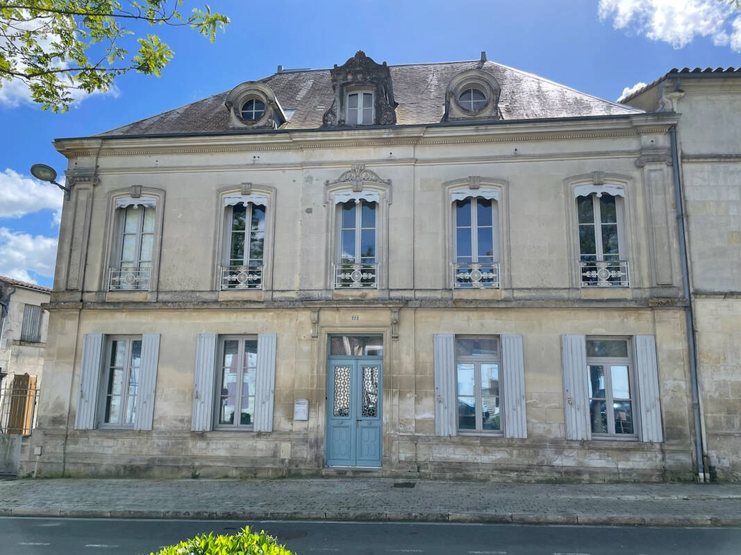Maison à CORME-ROYAL