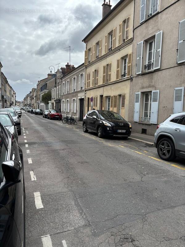 Commerce à FONTAINEBLEAU
