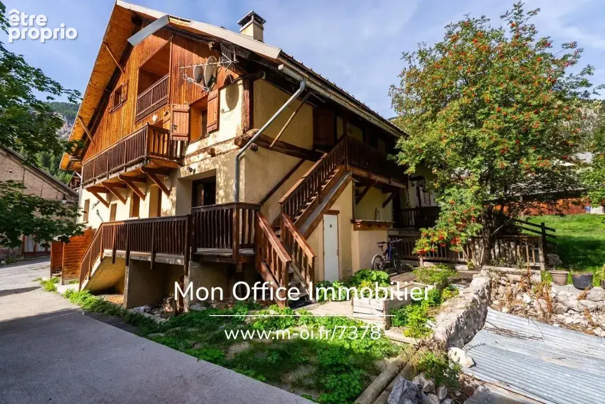 Référence : 7378-SCN - Maison de 500 m2 avec 4 appartements au Val des Près - photo 6