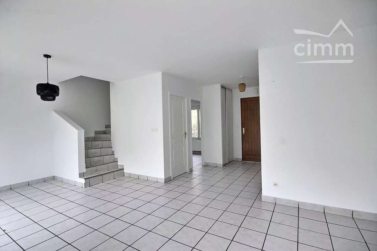 Maison à SAINT-THIBAULT-DES-VIGNES