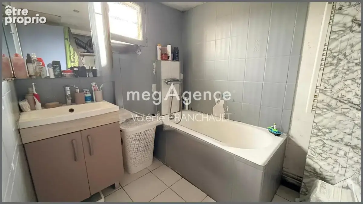Luçon,proche des commodités, maison trois chambres, avec jardin et garage - photo 4