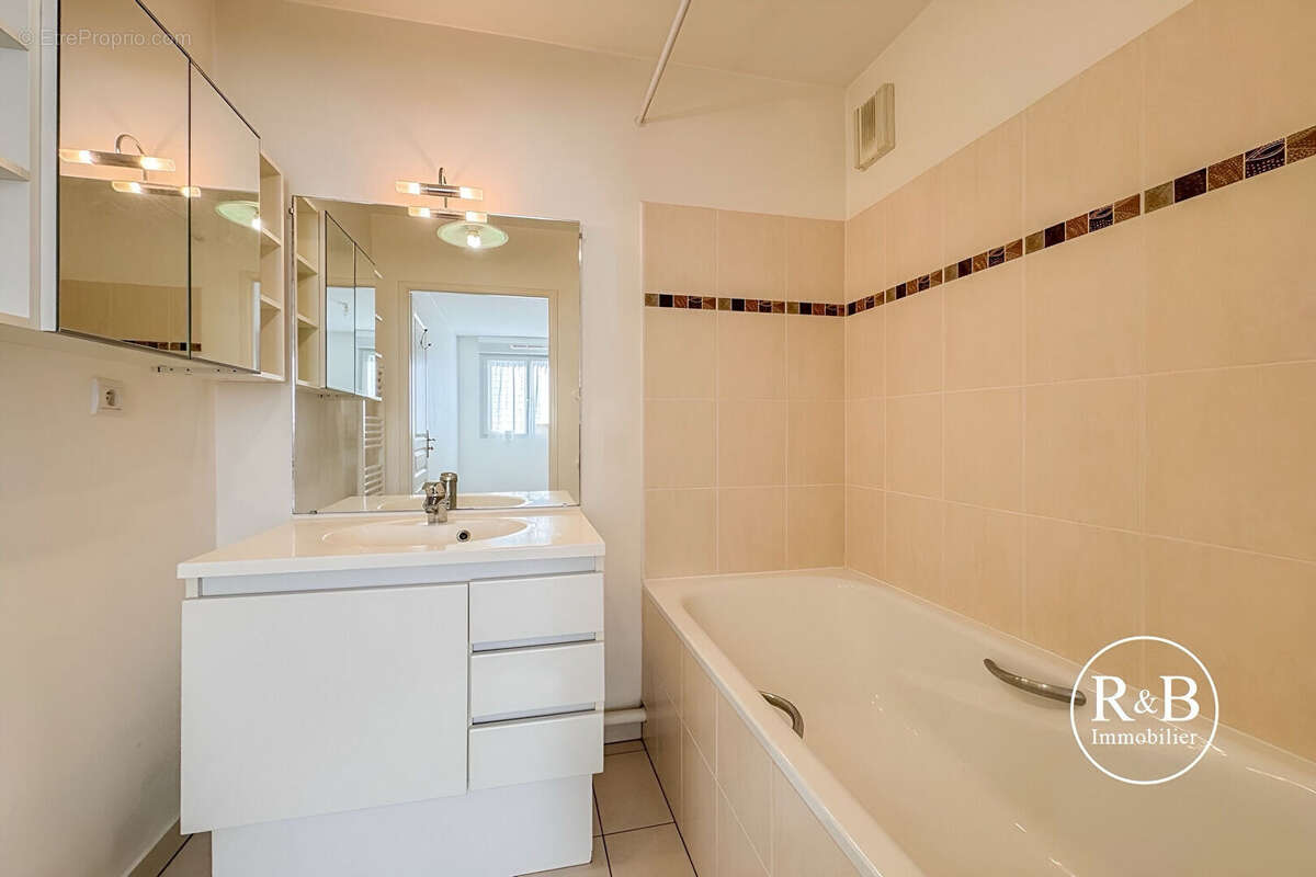 Appartement à LES CLAYES-SOUS-BOIS