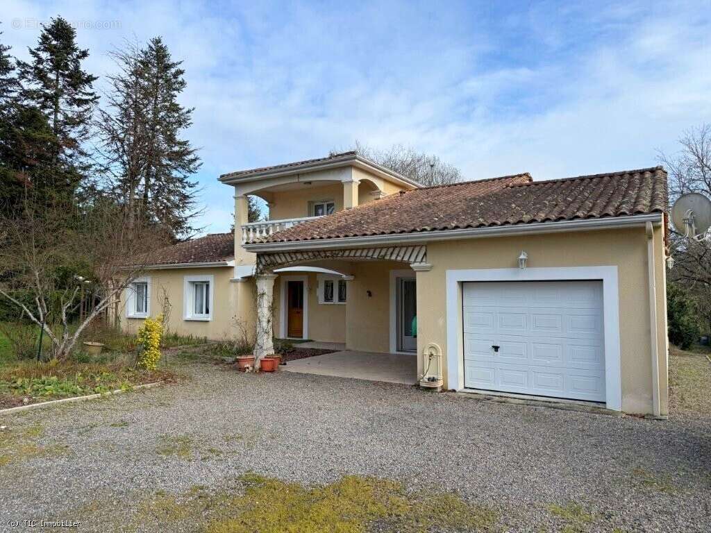 Maison à CONFOLENS