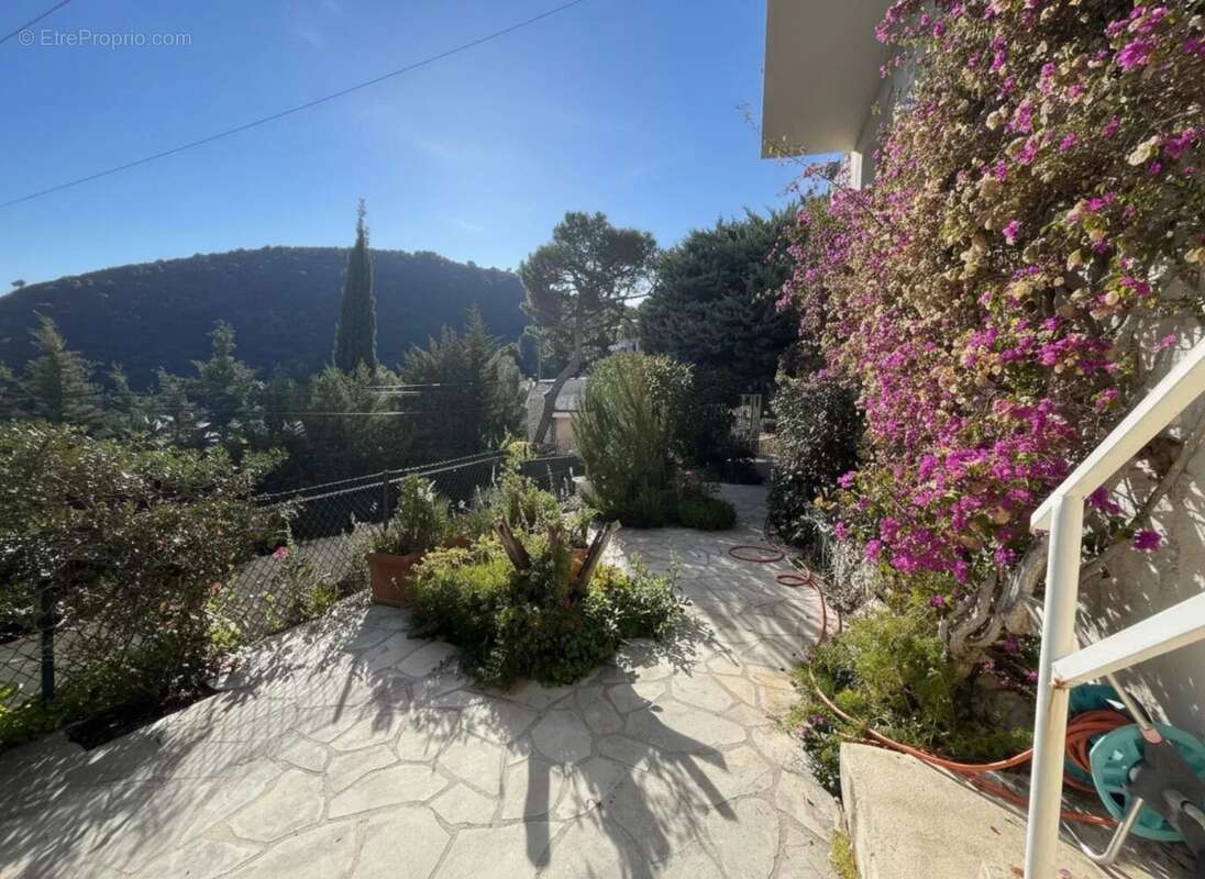 Appartement à EZE