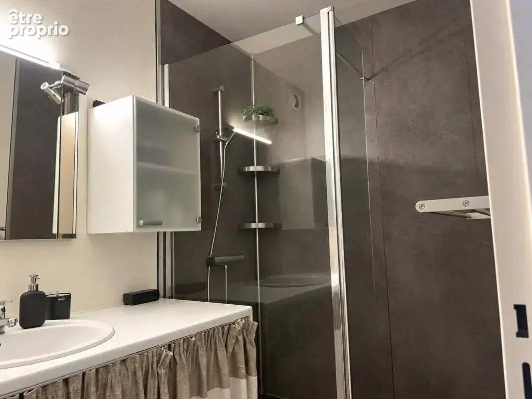 Appartement T4 de 93 m², Clermont-Ferrand – Fontgiève  dernier étage, vue dégagée, box - photo 9