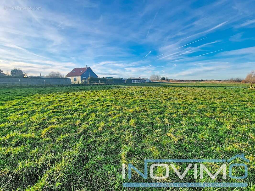 Terrain à OYE-PLAGE