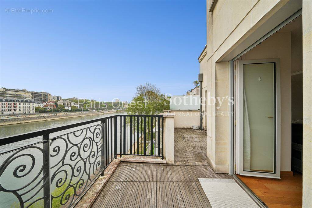 Appartement à NEUILLY-SUR-SEINE