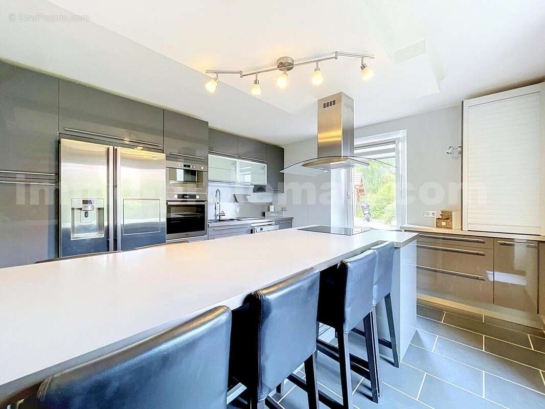 Appartement 159 m² à Etaux  - photo 3