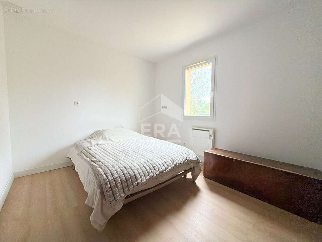 Maison à LE PUY-SAINTE-REPARADE