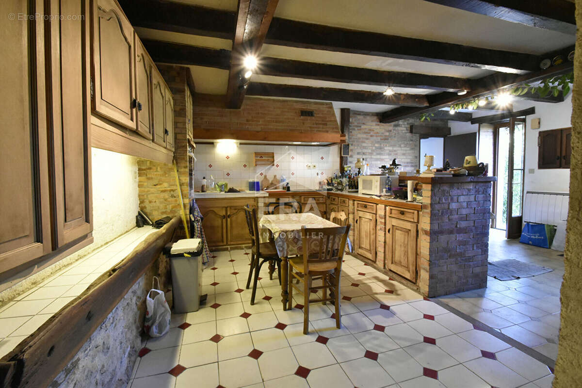 Maison à NEAUPHLE-LE-VIEUX